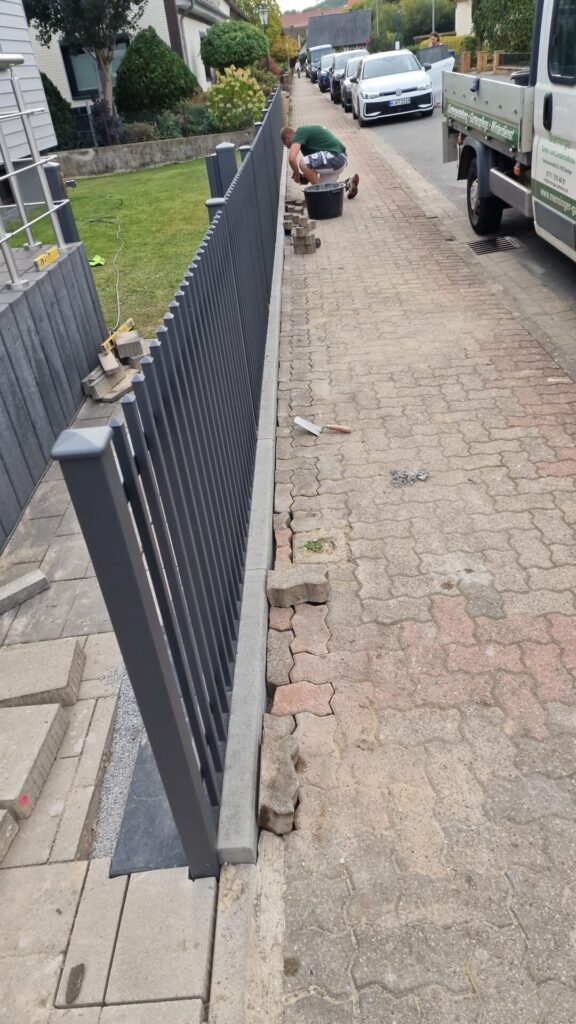Zaun montiert vom GaLaBau Menninger