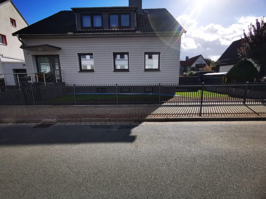 Zaun montiert vom GaLaBau Menninger