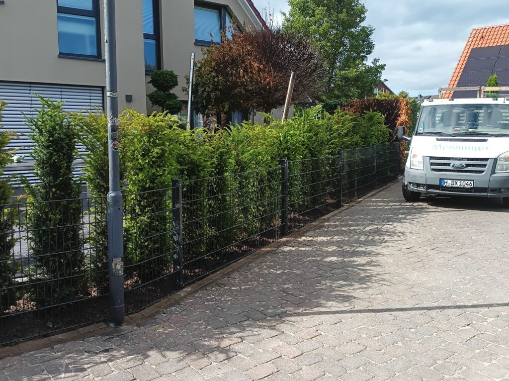 Zaun montiert vom GaLaBau Menninger